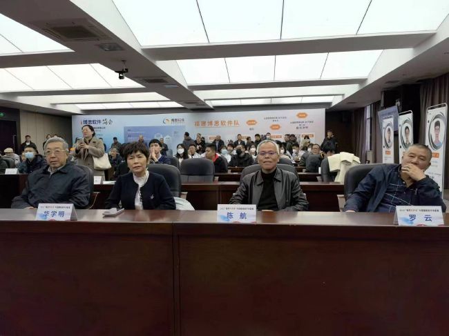很多人都把焦点放在了我的身上，说这个体系是因为我而改变的，说我是球队里做出最大变化的一环，只是因为我的位置被挪到了中场而已。